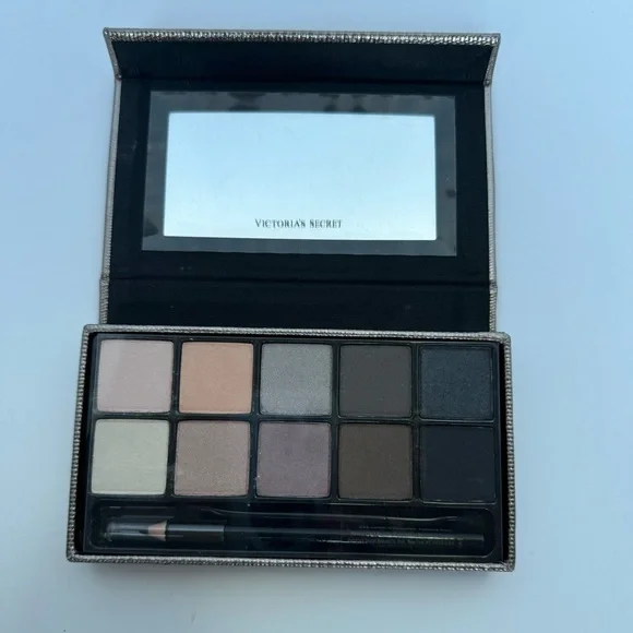 Victoria’s Secret THE NAKEDS Eyeshadow Palette, brush & extreme black eye liner